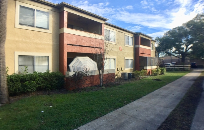 652 KENWICK CIR