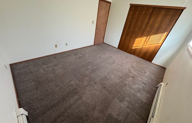 2 beds, 1 bath, $1,125, Unit 5613 Unit 3