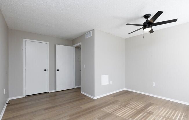 Bedroom-Renovated (1BR,1BA 690SF)