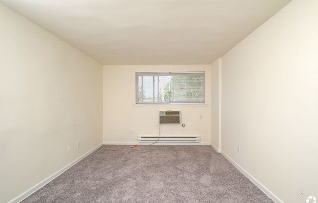 1 bed, 1 bath, 575 sqft, $1,049, Unit K10
