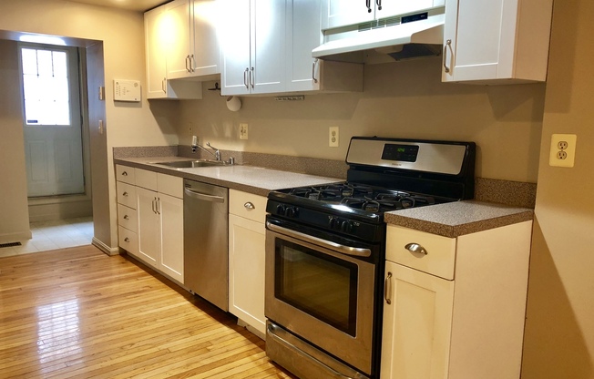 Charming 2Bed/1.5Bath in Canton's Neighborhood