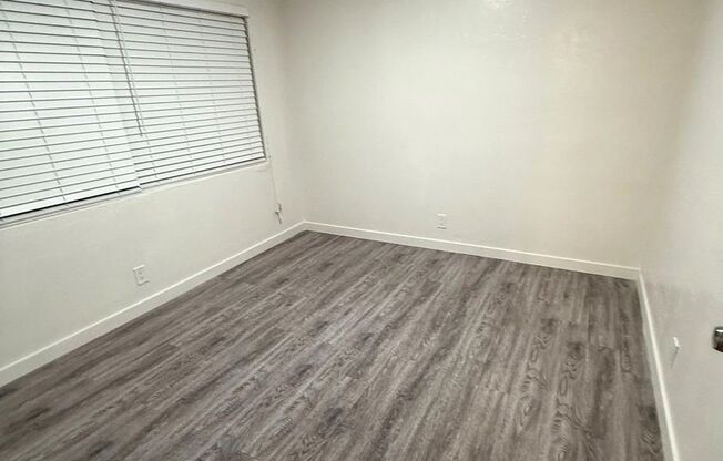 2 beds, 1 bath, $2,250, Unit 12700-6