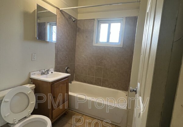 2664 N 25