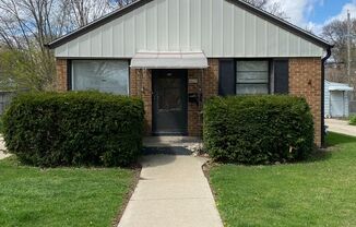 2BR SINGLE FAMILY HOME, YARD, GARAGE, FULL BASEMENT, HANDY LOCATION!