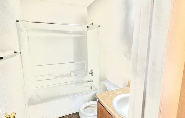 2 beds, 1.5 baths, 1,100 sqft, $1,090, Unit 704-B