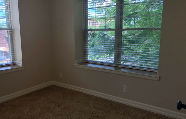 2 beds, 1 bath, 800 sqft, $1,295, Unit 601 - Unit 105 B800
