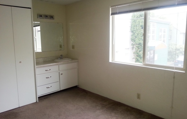 1 bed, 1 bath, $695, Unit 51B