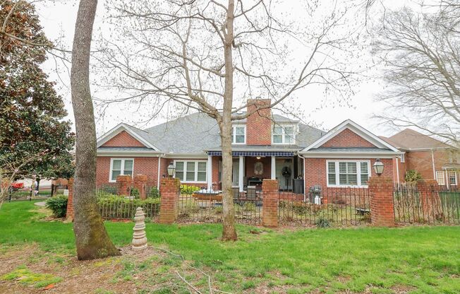 5 Bed, 3.5 Bath w/ 3 Car Garage Less than 1 Mile from Downtown Franklin