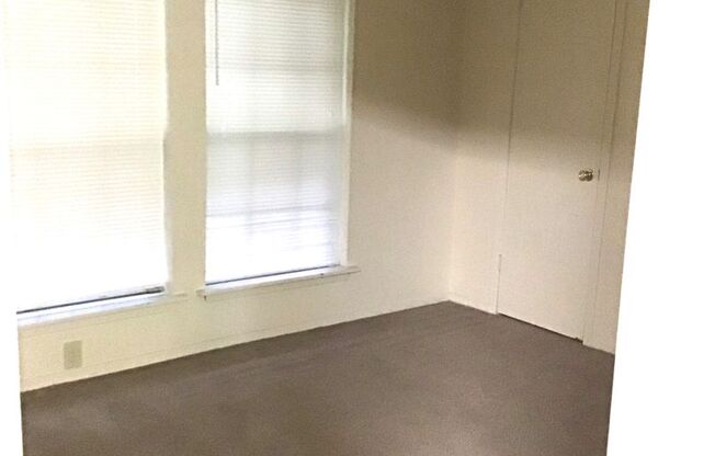 2 beds, 2 baths, 995 sqft, $800, Unit 14