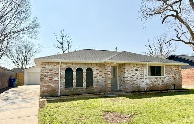 Elegant 3/2/2 home with lots of Updates in Angleton!