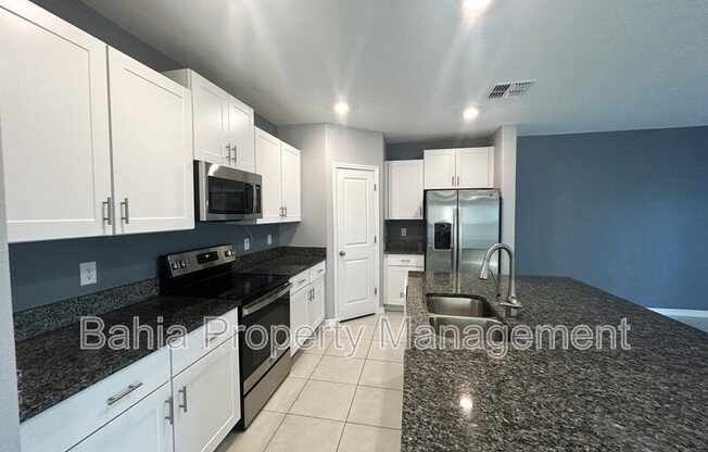 582 ROYAL EMPRESS DR