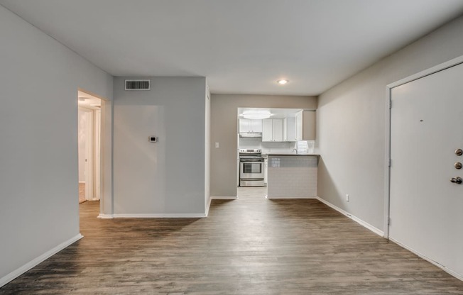 Living Area at Bellaire Oaks Apartments, Houston, TX