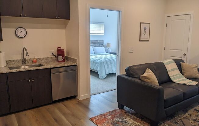 1 bed, 1 bath, 724 sqft, $1,650, Unit 5621 #101 Silverstone