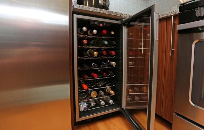 2 beds, 2 baths, 1,088 sqft, $2,180, Unit MEQ-6835-221