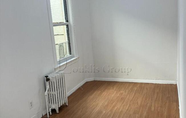 2 beds, 1 bath, $3,200, Unit 2R