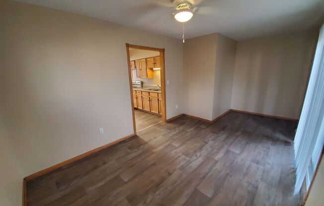 2 beds, 1 bath, $1,095