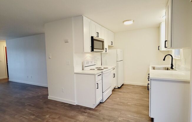 2 beds, 1 bath, 810 sqft, $1,875, Unit 17517