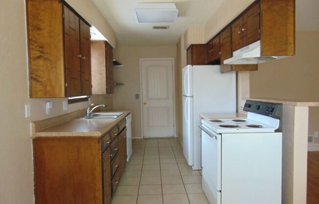 3 beds, 2 baths, $1,300