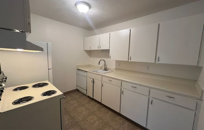 1 bed, 1 bath, 624 sqft, $1,050, Unit 30