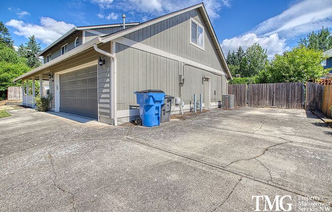 Large 4 Bed 2.5 Bath Home on Corner Lot in Wildwood!