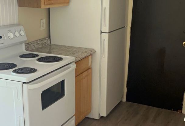 MOVE IN READY One Bedroom!! Available Now!