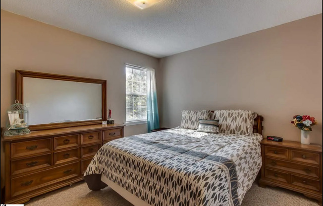 2 beds, 1 bath, $1,200