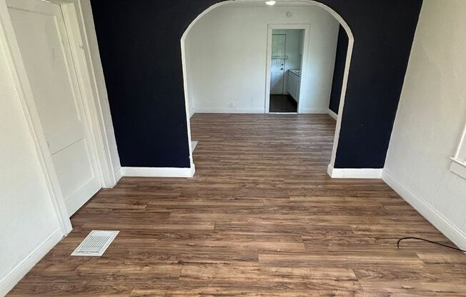 Available Now! 2 Bed 1 Bath Home! $1,050.00