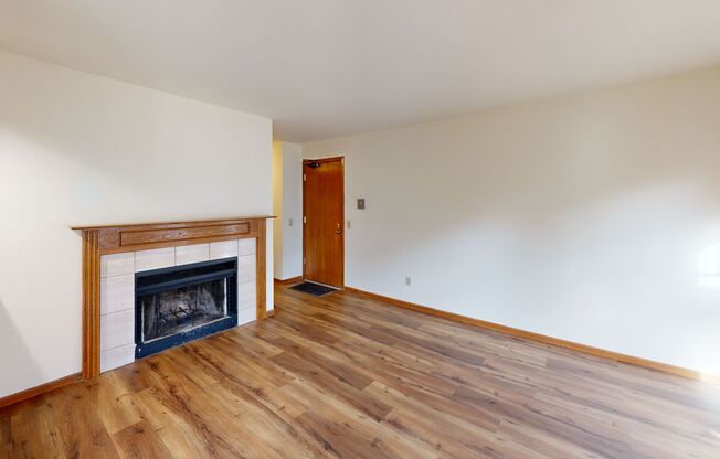 2 beds, 2 baths, 950 sqft, $1,795, Unit 7670CA