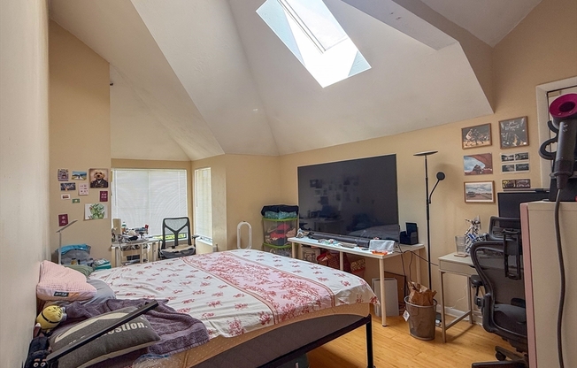 2 beds, 1.5 baths, 1,036 sqft, $2,400, Unit C302