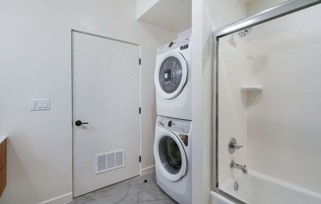 3 beds, 3 baths, 1,120 sqft, $3,695, Unit 420