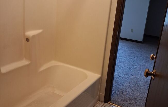 2 beds, 1.5 baths, 1,000 sqft, $1,700, Unit 8183K