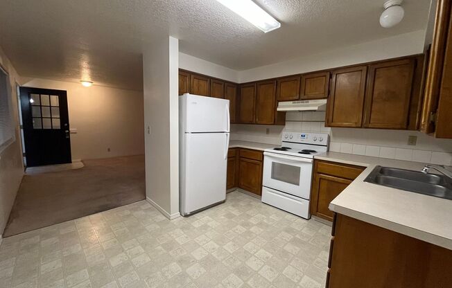 2 beds, 1 bath, 825 sqft, $1,350, Unit 1195 C