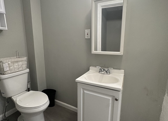 2 beds, 1 bath, $2,500, Unit 2