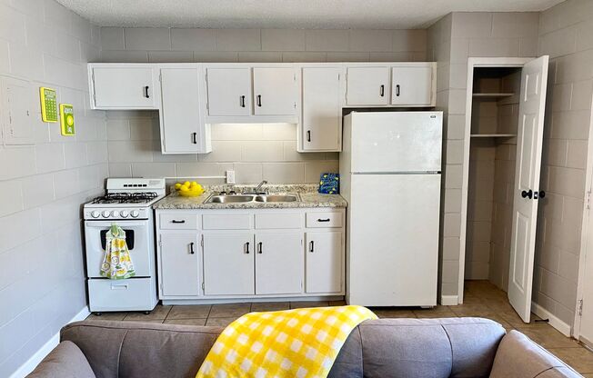 1 bed, 1 bath, $900
