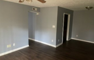 2 beds, 1 bath, 920 sqft, $895