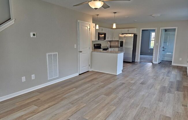 3 beds, 2.5 baths, 1,250 sqft, $1,425, Unit Unit B