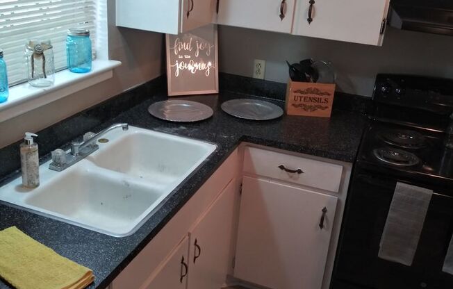 2 beds, 1.5 baths, 982 sqft, $1,279, Unit 54