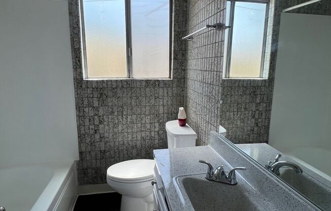 1 bed, 1 bath, 675 sqft, $1,675, Unit 14