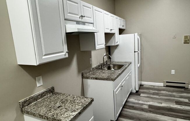 3 beds, 1 bath, 900 sqft, $2,200, Unit Apt. 202