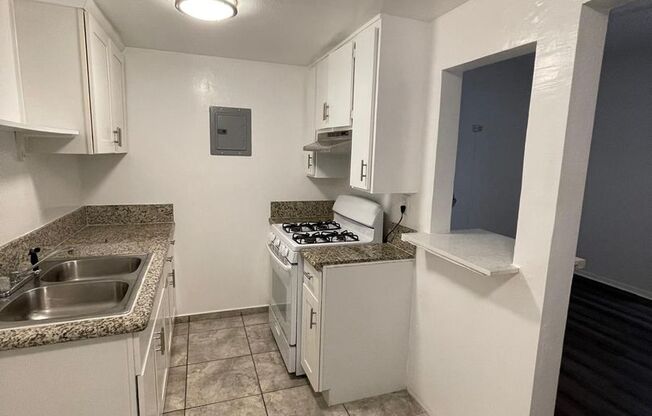 Studio, 1 bath, 400 sqft, $1,400, Unit 105