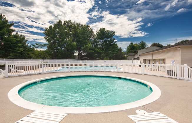 Jacuzzi at The Everett  Apartments in Roanoke, VA 24018