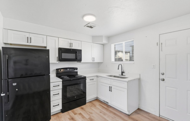 2 beds, 1 bath, 620 sqft, $1,125, Unit 9