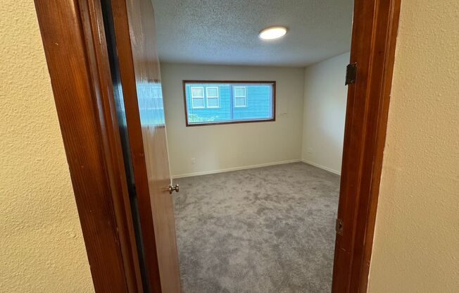 2 beds, 1 bath, 740 sqft, $1,525, Unit 10