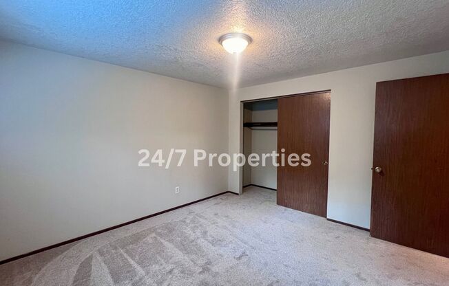 2 beds, 1 bath, $1,795, Unit 5273