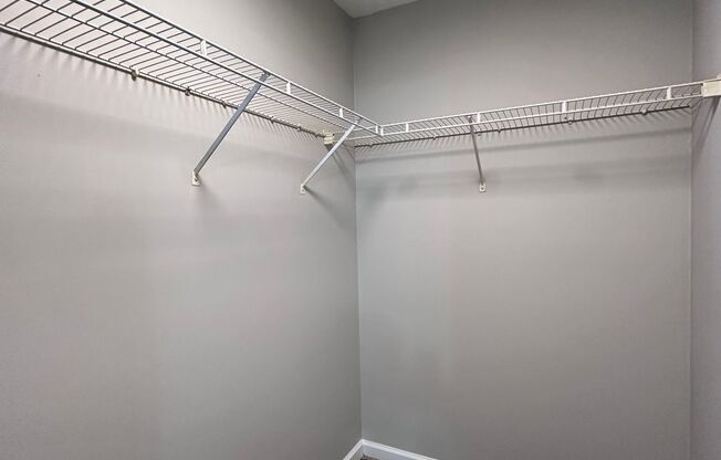 2 beds, 1 bath, 750 sqft, $1,295, Unit 264- Seals