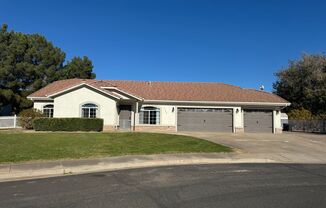 BLOOMINGTON PROPERTY - NEWLY REMODELED, RV PARKING, POOL, NO HOA