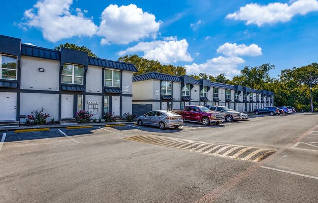 2 beds, 1.5 baths, 975 sqft, $1,495, Unit 180