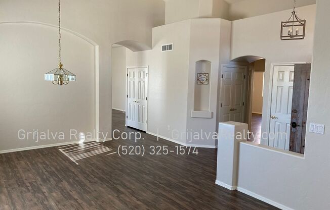 Northwest Living at it's Finest! 3 Bedroom House - Corner Lot (River/La Canada)