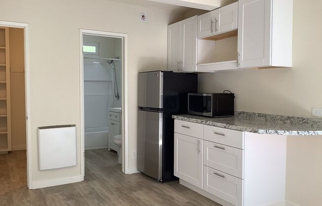 Apartment available in Great Culver City Location!