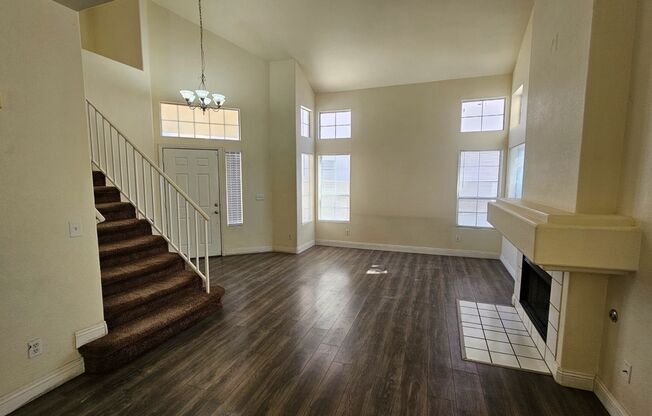 4 Bedroom!  Buffalo & Smoke Ranch Area!